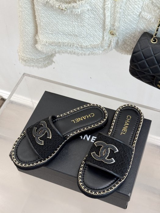 Шлепанцы женские фото 2