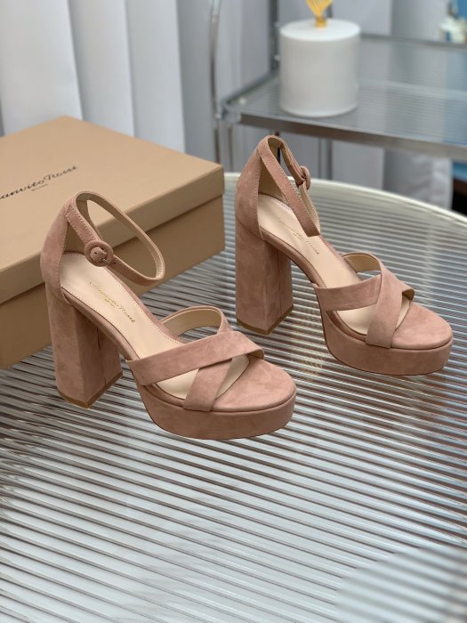 Босоножки фото 6