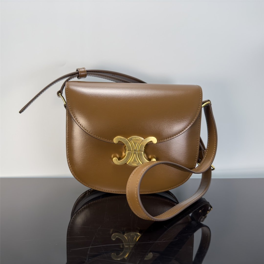 A bag TEEN BESACE TRIOMPHE 18.5 cm, natural leather