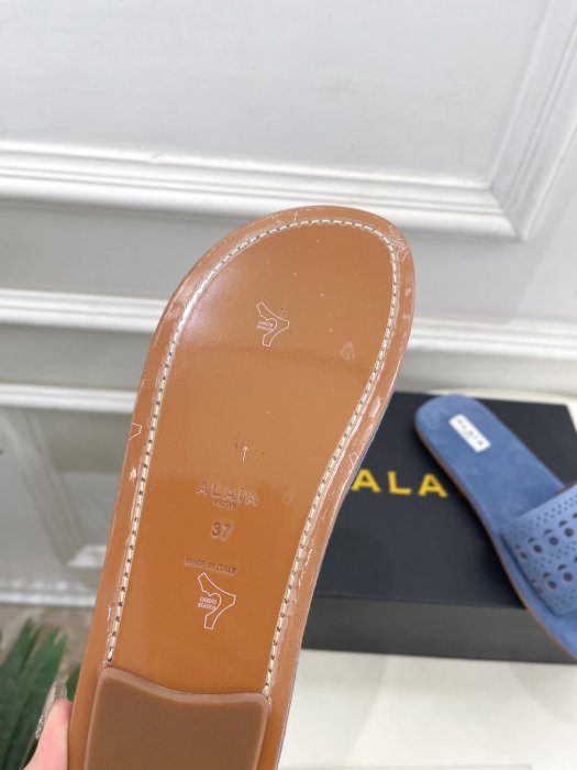 Шлепанцы женские фото 9