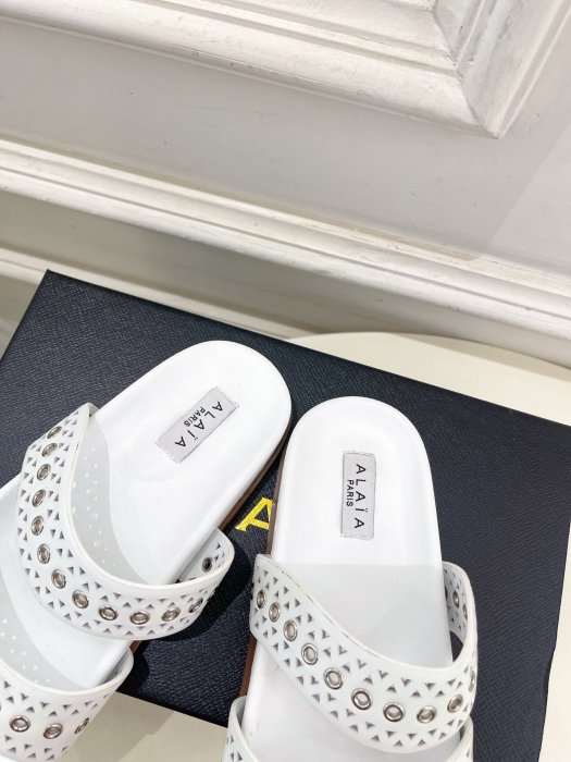 Шлепанцы женские фото 8