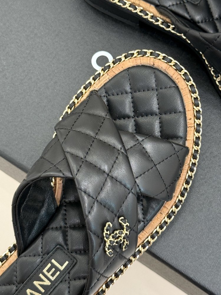 Шльопанці жіночі фото 7