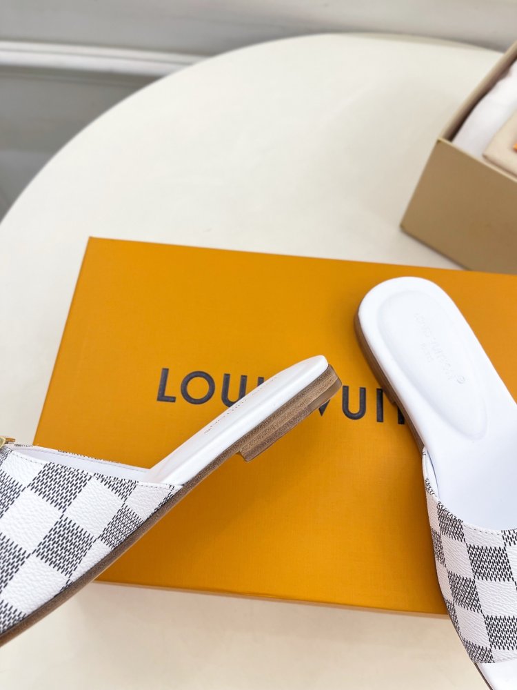 Шлепанцы женские фото 7