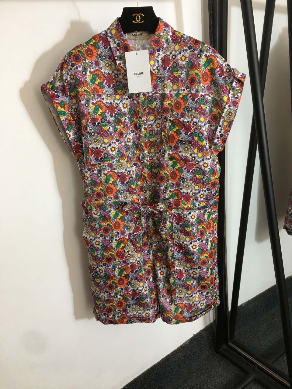 Fashionable overalls from short sleeves and flower print