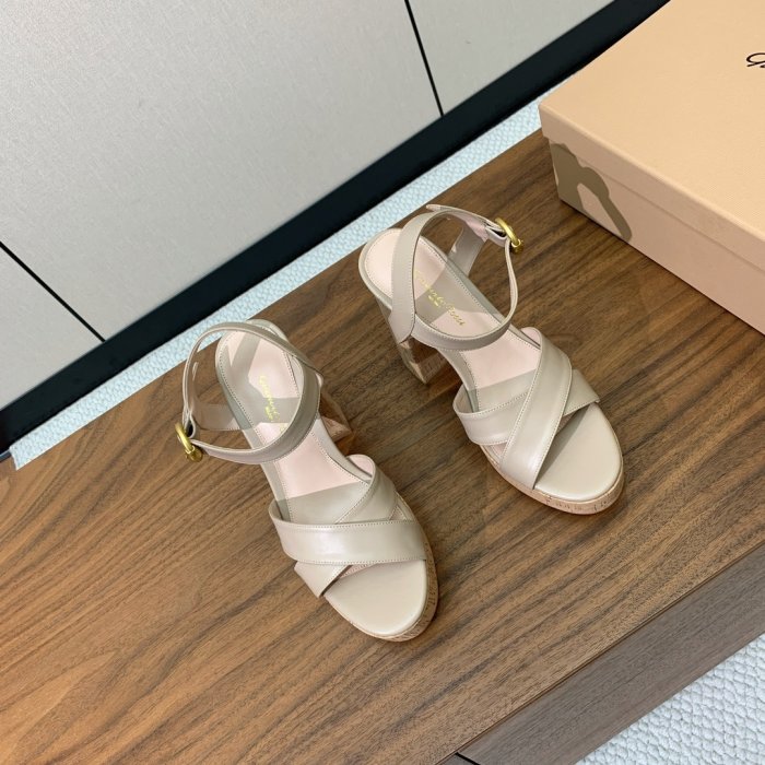 Босоножки фото 5