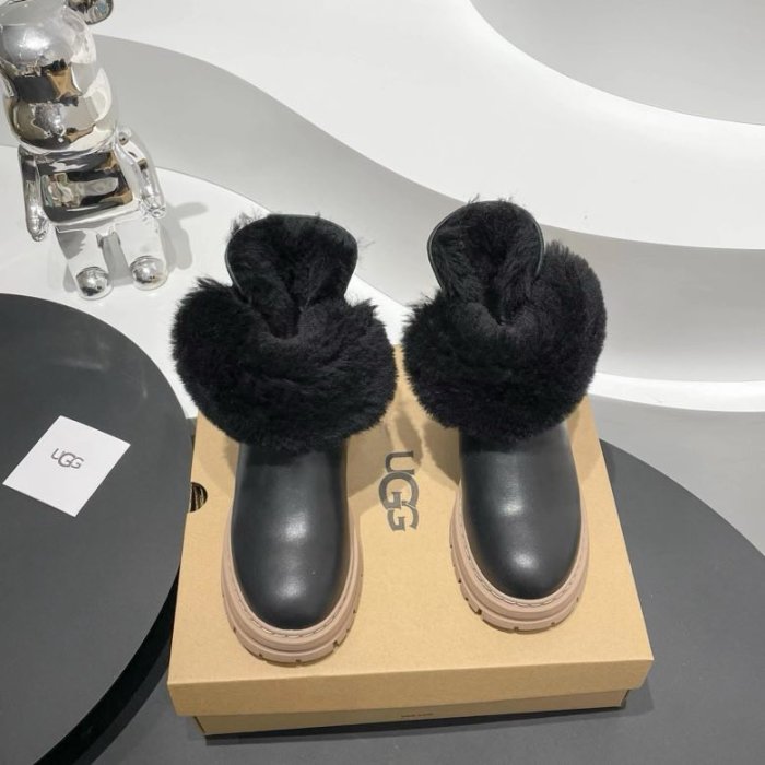 Boots women's on fur фото 5