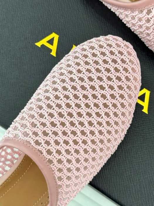 Шлепанцы женские фото 6