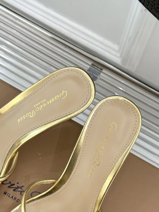 Sandals on stud фото 8