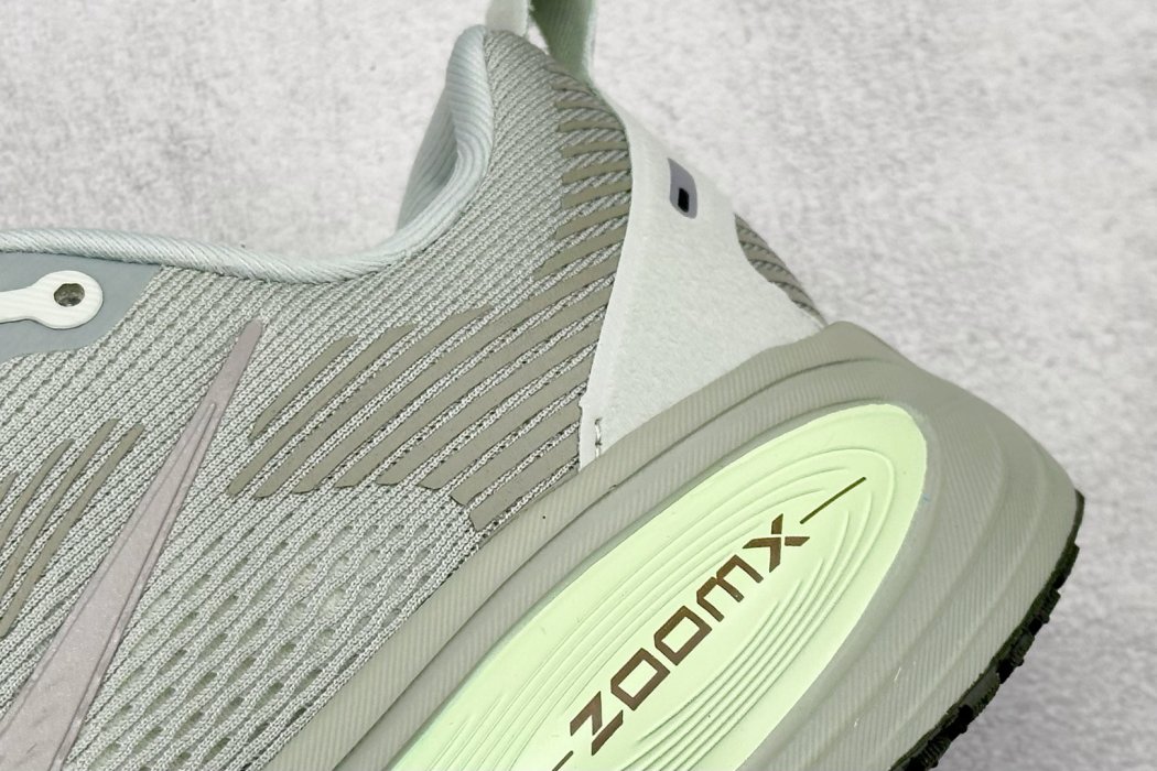 Кроссовки Zoom VOMERO 18 фото 9