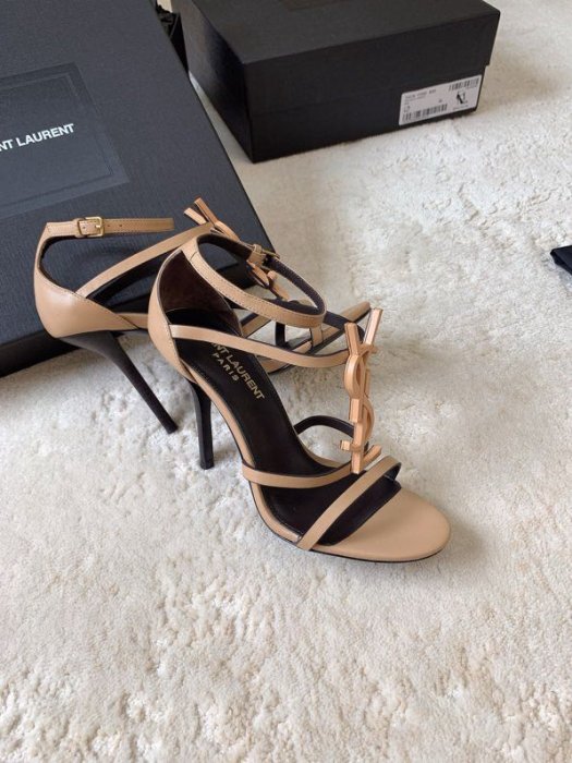 Босоножки фото 3