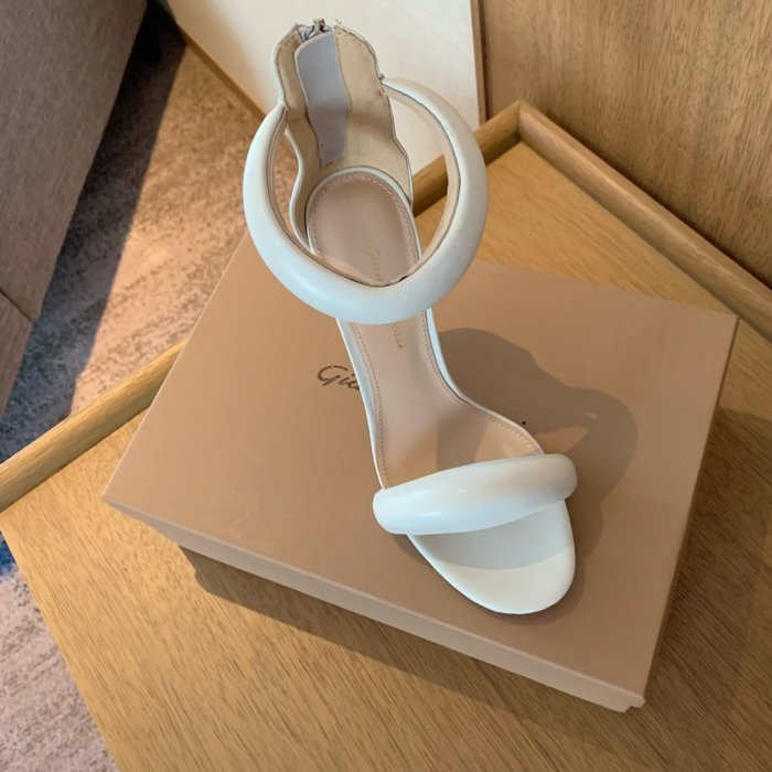 Босоножки фото 8