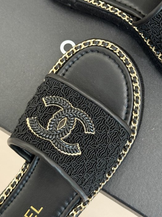 Шлепанцы женские фото 7