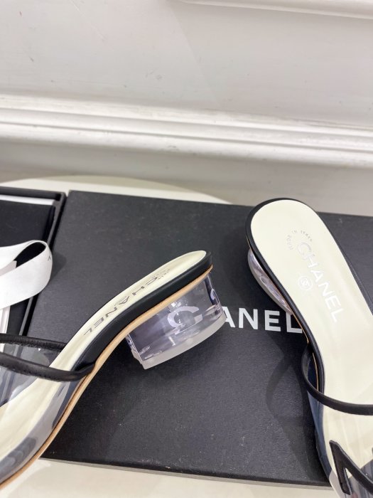 Шлепанцы женские фото 7