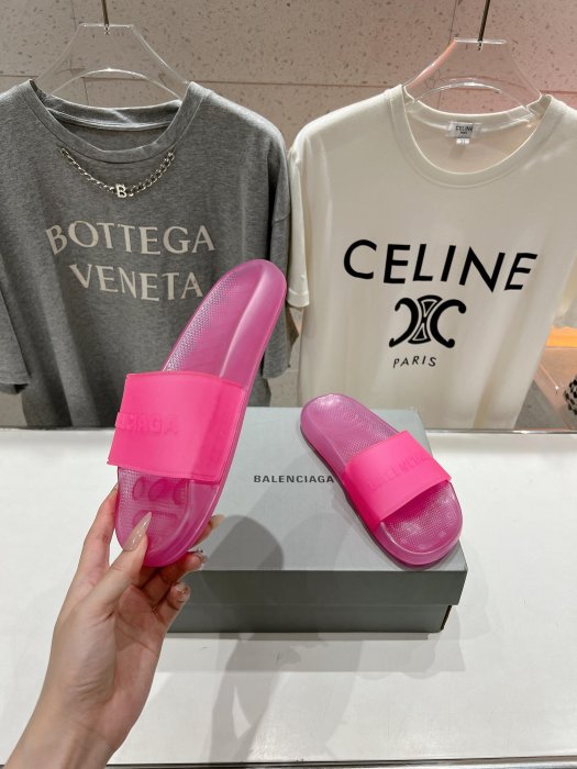 Шлепанцы фото 3