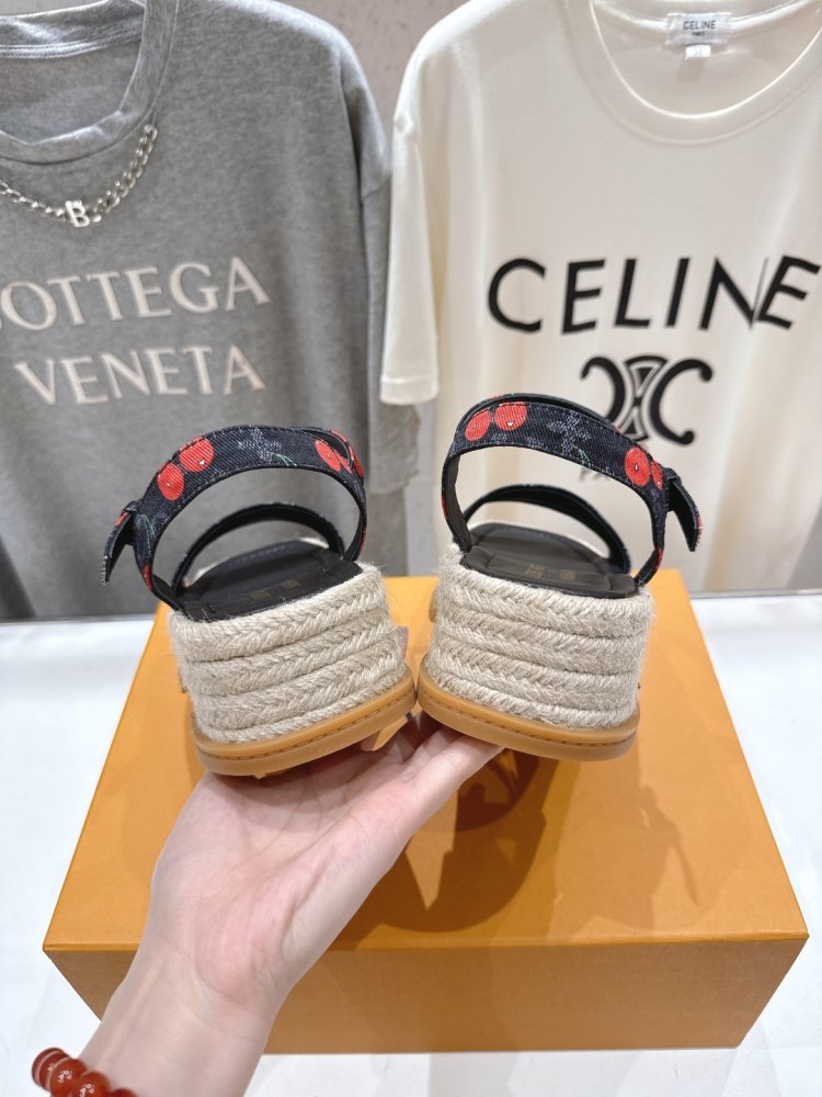 Сандалии женские фото 8