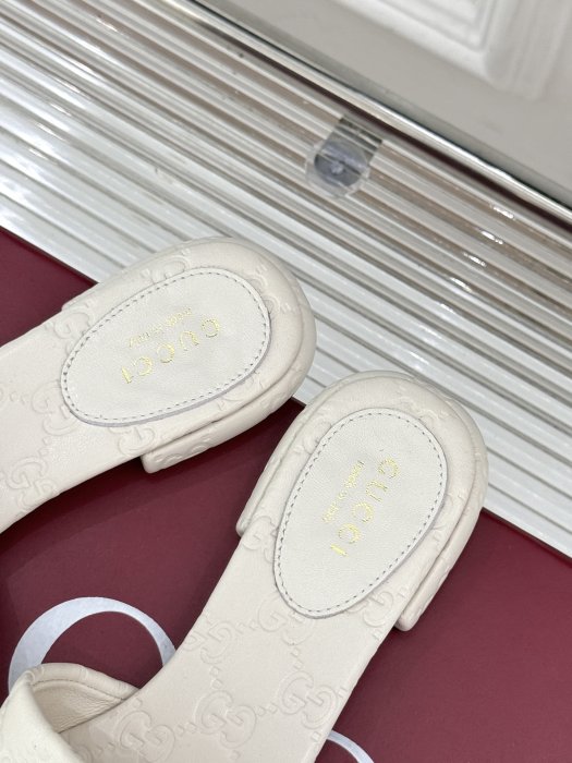 Шлепанцы фото 8