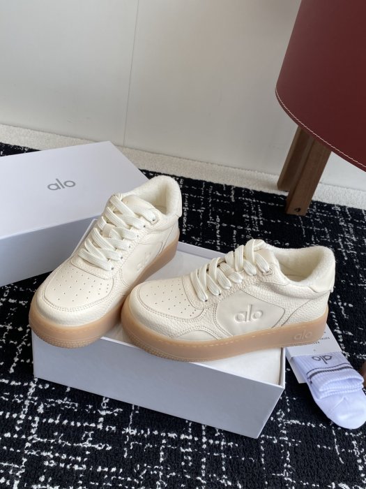 Кроссовки женские фото 3