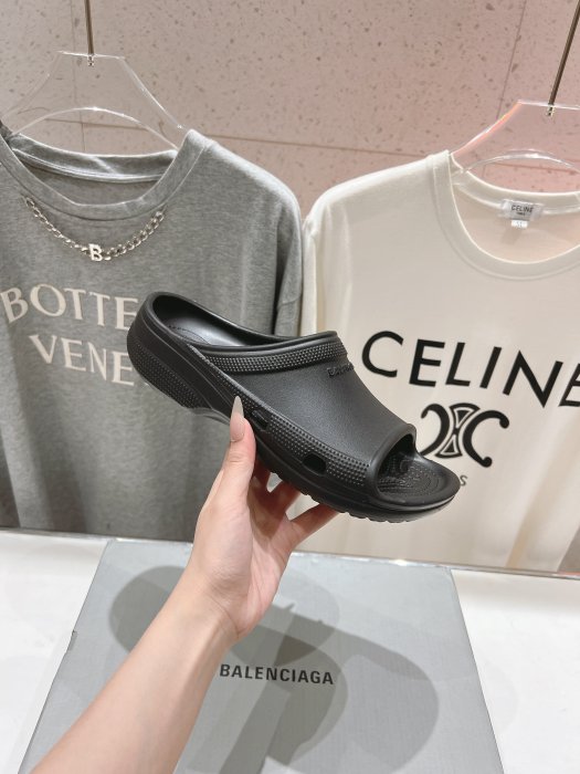 Шлепанцы фото 5