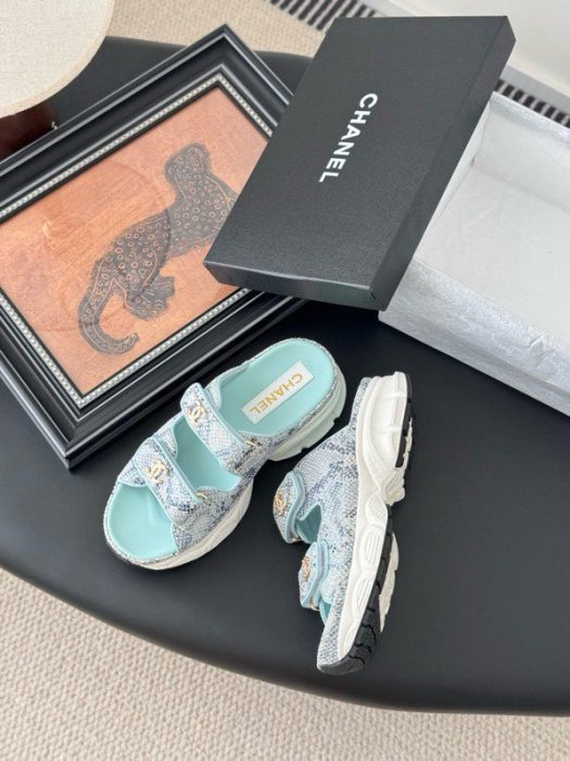 Шлепанцы женские фото 8