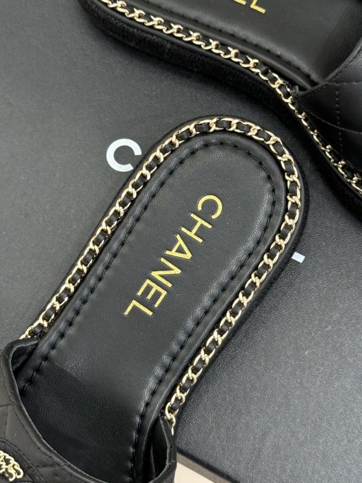 Шлепанцы женские фото 8