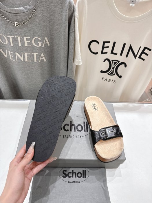 Шльопанці жіночі фото 9