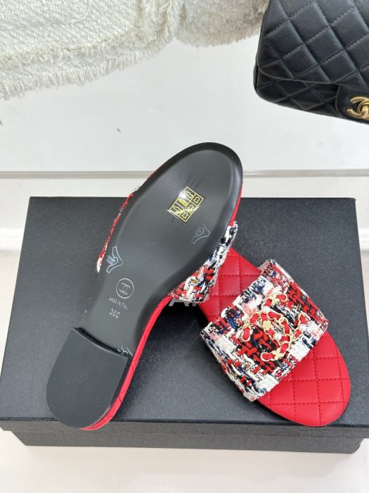 Шлепанцы женские фото 9