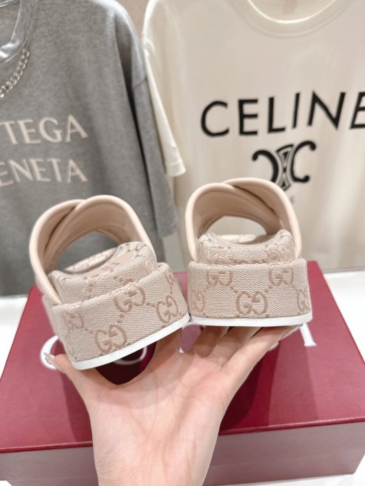 Шлепанцы фото 8