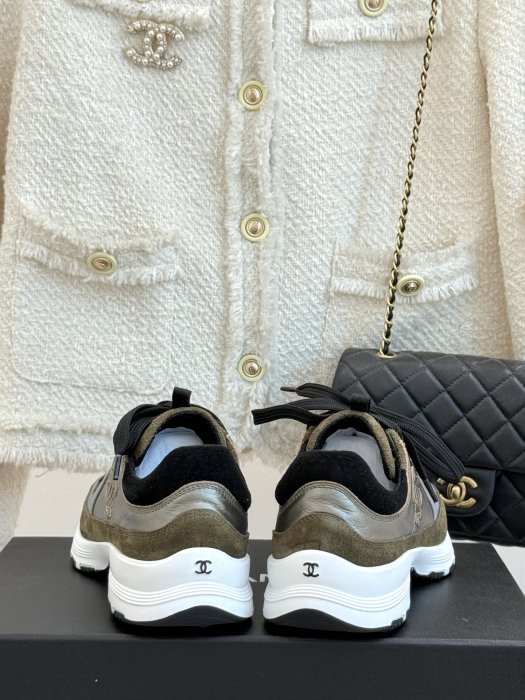 Кроссовки женские фото 6