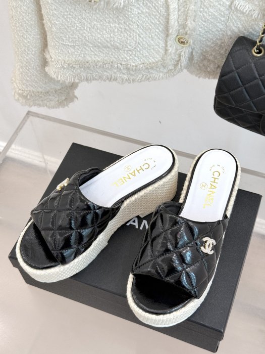 Шлепанцы женские фото 2