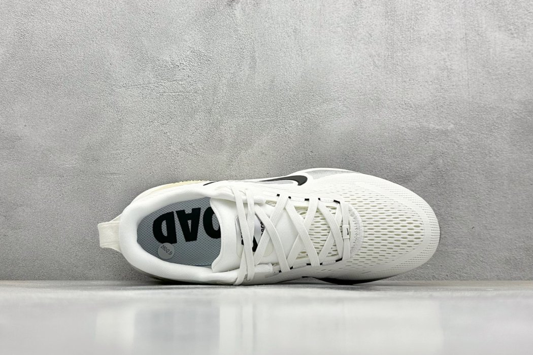 Кроссовки Zoom VOMERO 18 фото 3