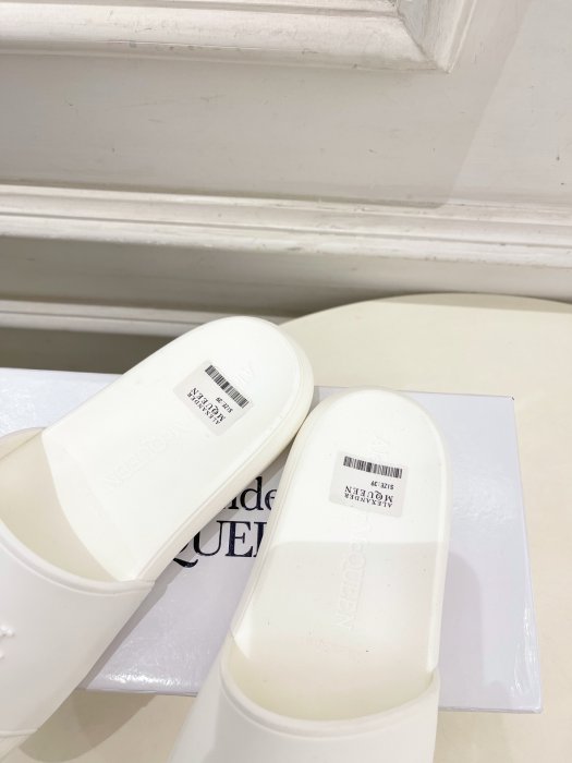 Шльопанці жіночі фото 7