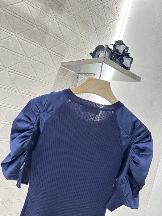 T-shirt women's фото 4