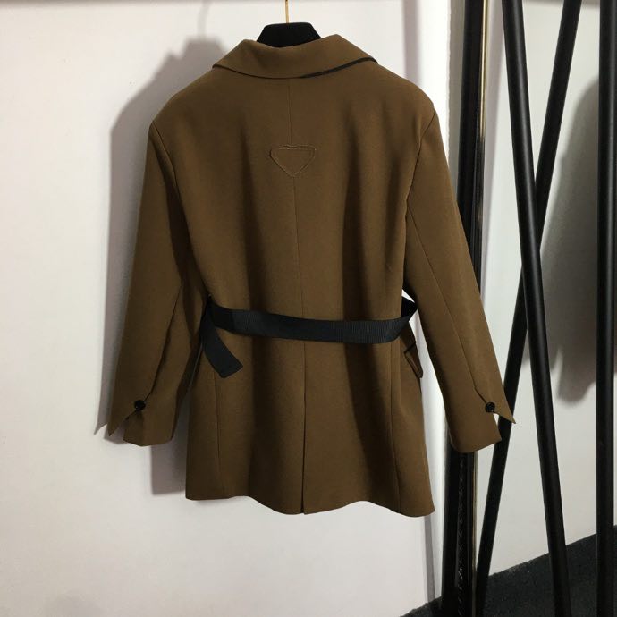 Пиджак коричневый с поясом фото 7