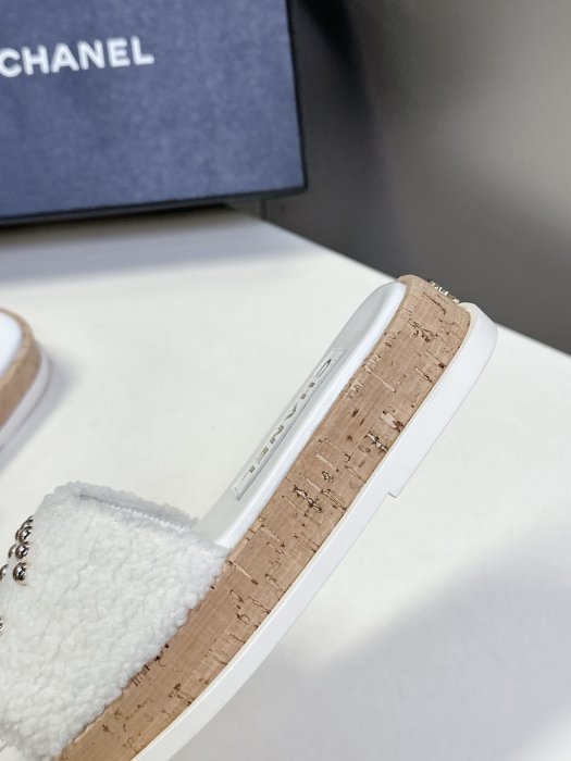 Шлепанцы женские фото 9