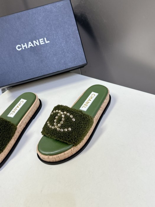 Шлепанцы женские фото 3