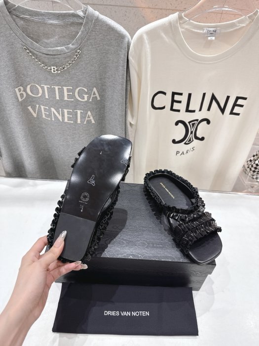 Шлепанцы фото 9