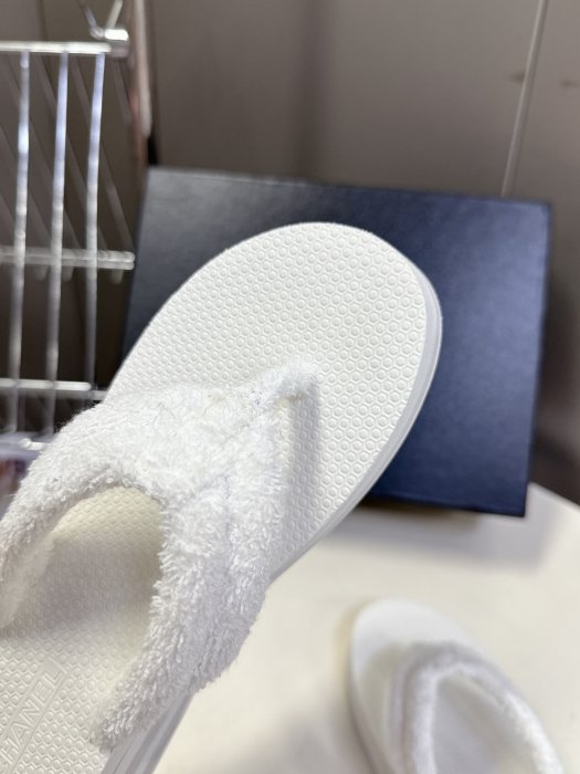 Шлепанцы фото 7