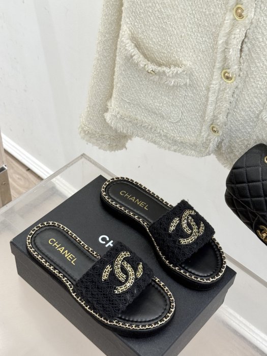 Шлепанцы женские фото 3