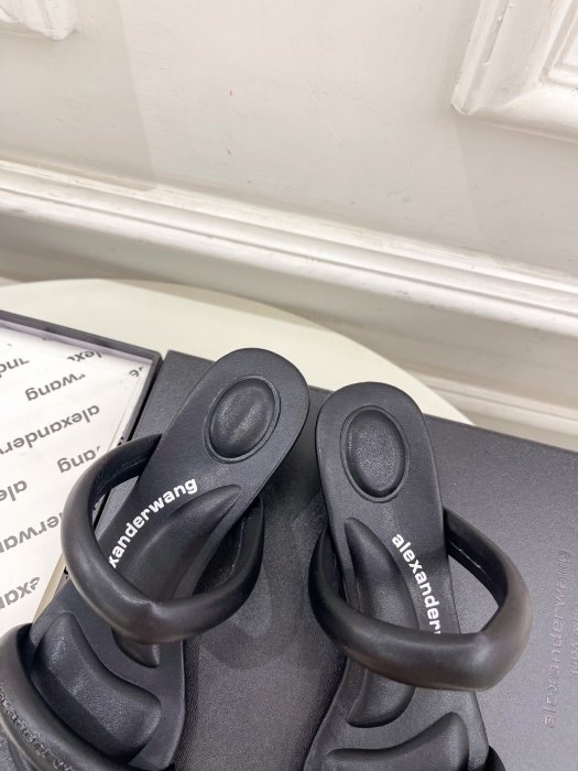 Босоножки фото 8