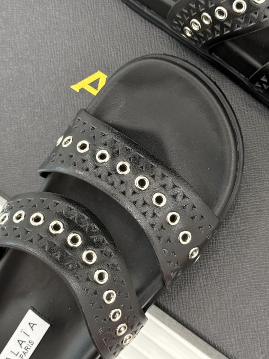 Шлепанцы женские фото 7