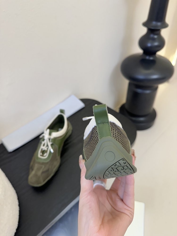 Кросівки жіночі фото 6