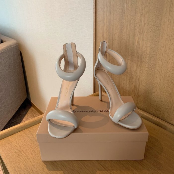 Босоножки фото 2