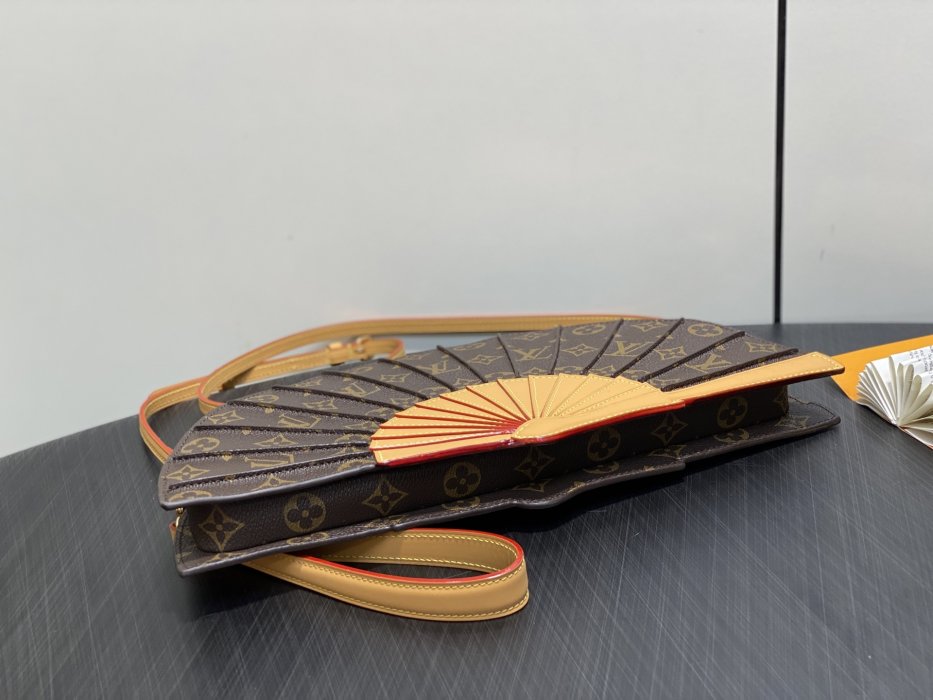 Сумка женская LV Fan M14804 37 см фото 4