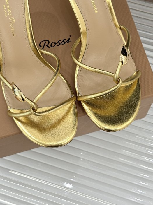 Sandals on stud фото 7