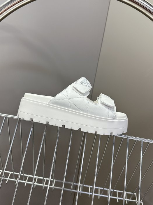 Шлепанцы фото 5