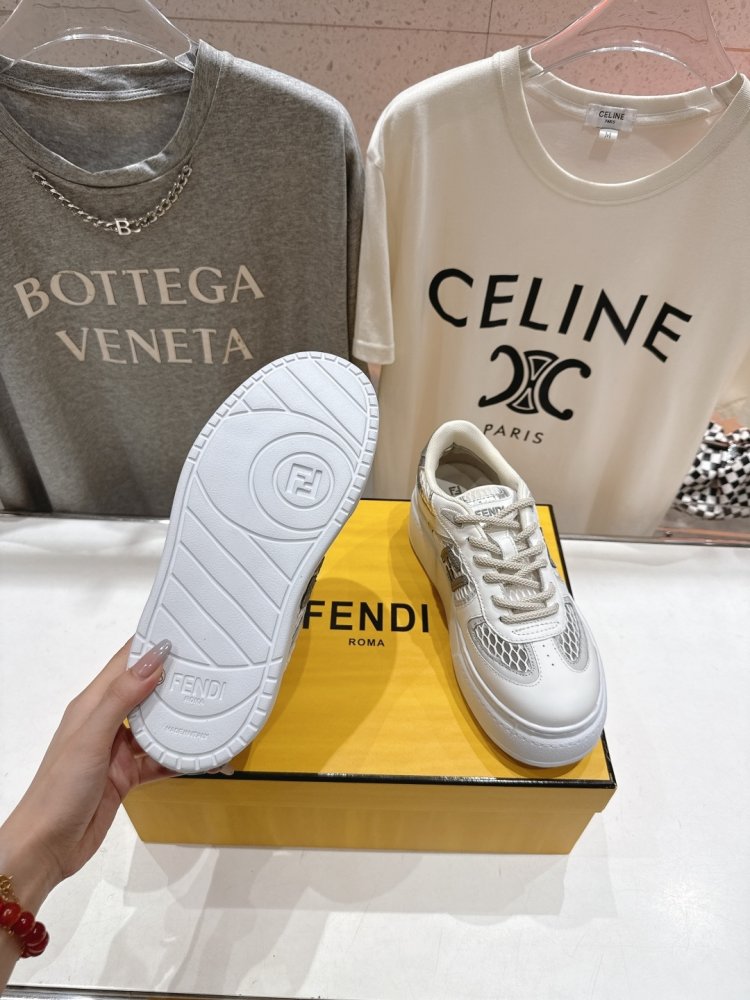 Кроссовки женские фото 9