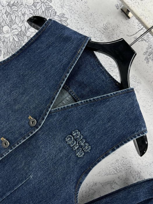 Костюм женский фото 2