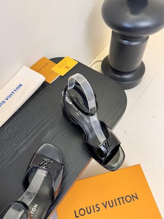 Босоножки фото 4