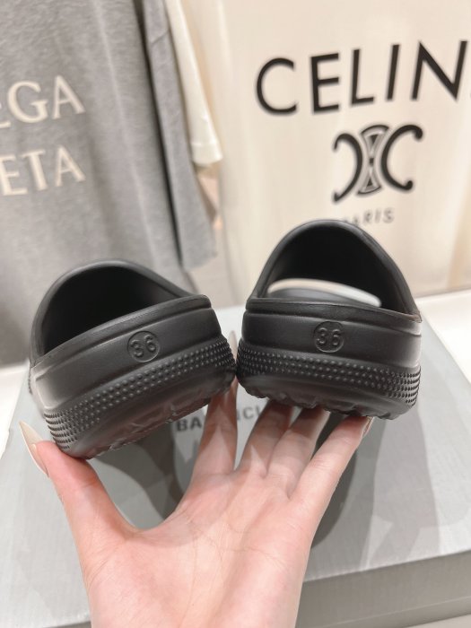 Шлепанцы фото 8