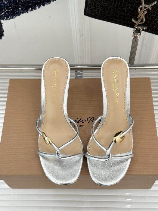 Sandals on stud фото 4